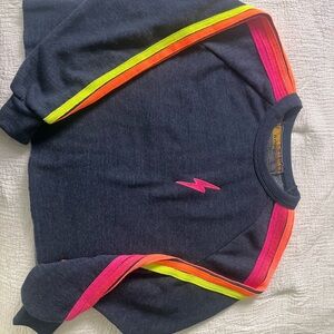 BOLT EMBROIDERY CLASSIC CROPPED CREW SWEATSHIRT - HEATHER NAVY // NEON STRIPES